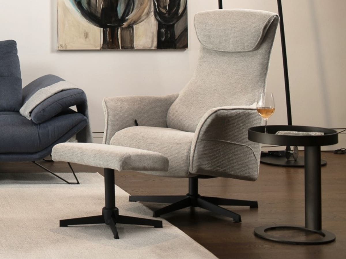 כורסה עם הדום AIR במגוון ריפודים וצבעים